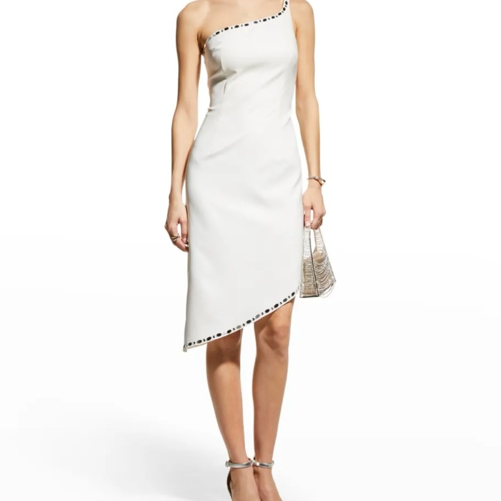Elegant White Sleeveless Dress